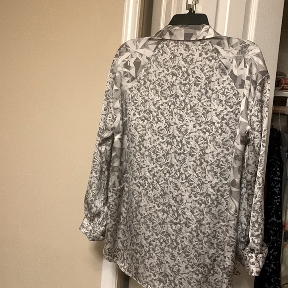 HALSTON Long Sleeve Blouse/ Gorgeous mix of Grays,Cream, and muted Silver - Picture 4 of 5